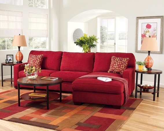 sala decorada sofá rojo