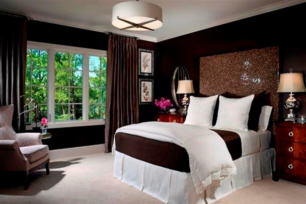 dormitorio con paredes color chocolate